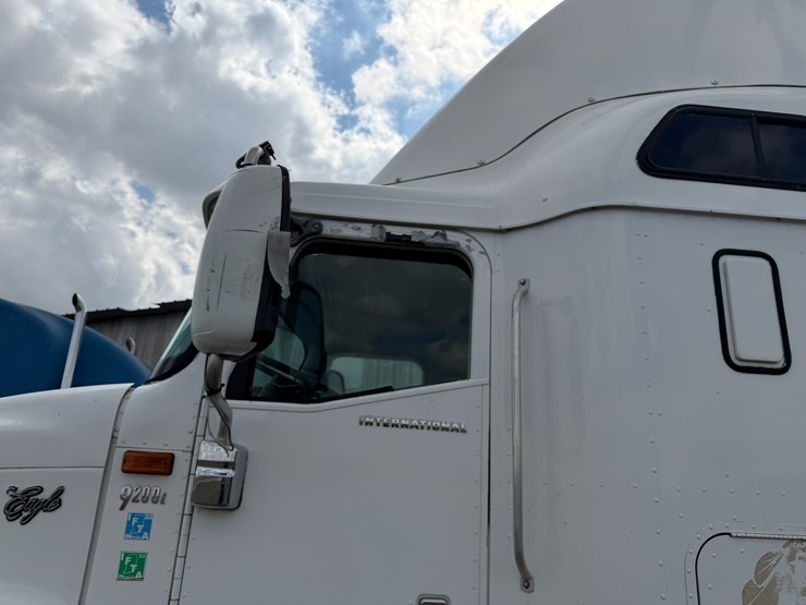 2002-international-9200i-image-31