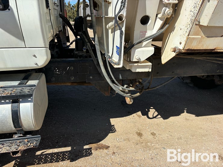 2013-international-7400-image-15