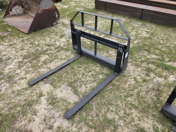 --skid-steer-pallet-fork-image-1