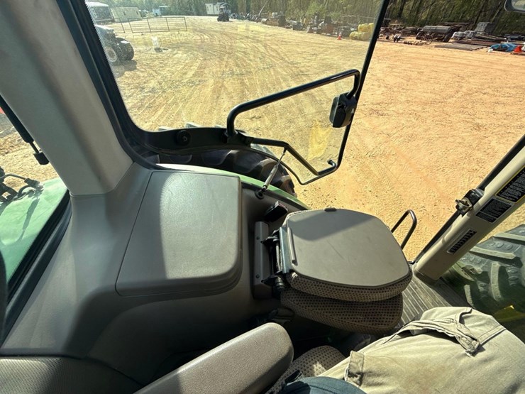 2012-john-deere-8260r-image-27