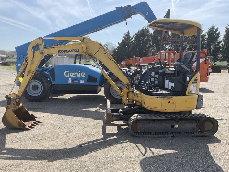 komatsu-pc27mr-image-1