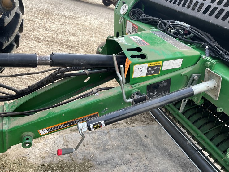 john-deere-560m-image-16