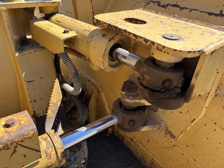 2002-caterpillar-d3g-image-14