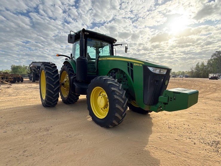 2012-john-deere-8260r-image-1