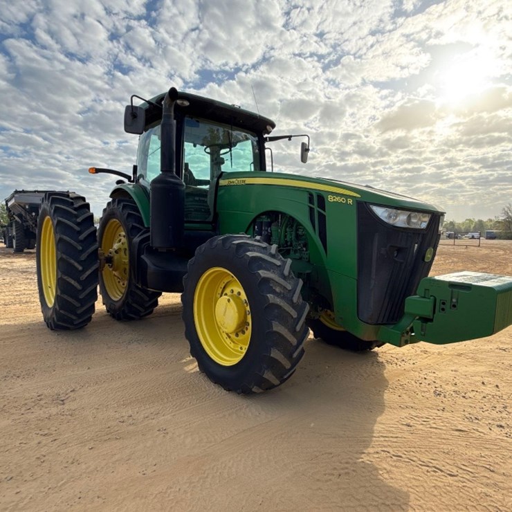 2012 JOHN DEERE 8260R