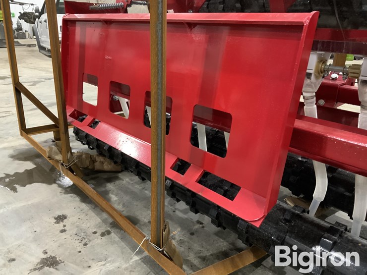 2025-massey-ferguson-730-image-10