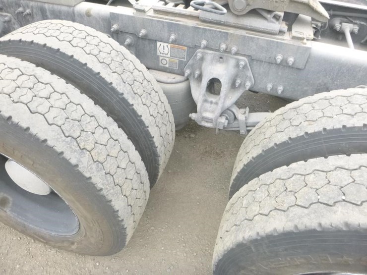 2024-peterbilt-579-image-23