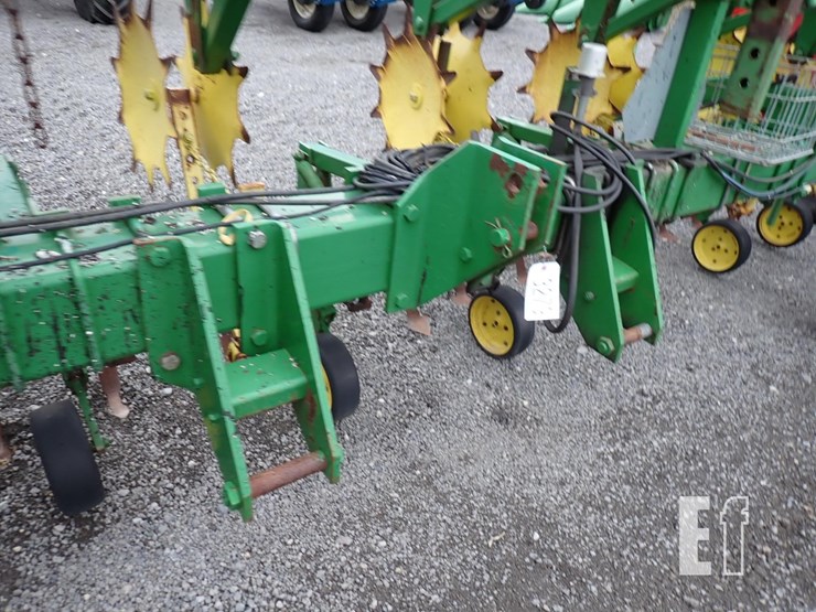 john-deere-845-image-11