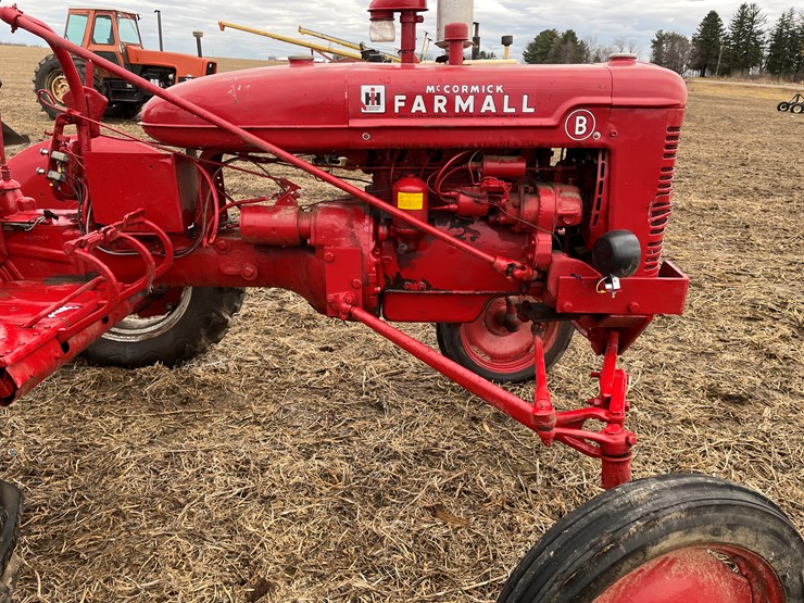 #108-•-mccormick-farmall-b-gas-tractor-image-15