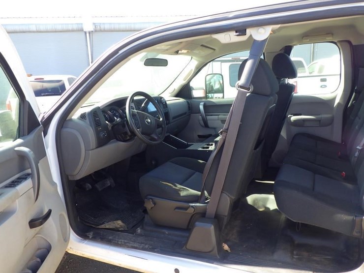 2013-chevrolet-2500hd-image-5