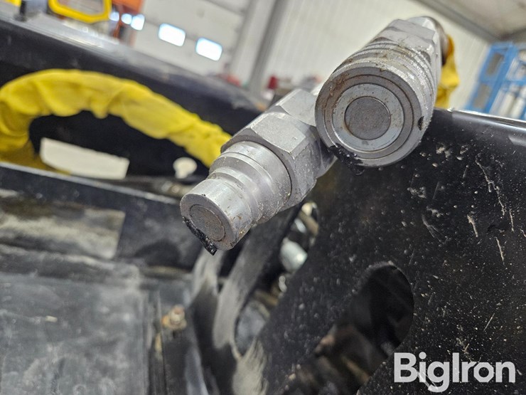 2025-massey-ferguson-730-image-15