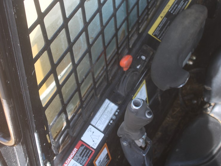 john-deere-325-image-31