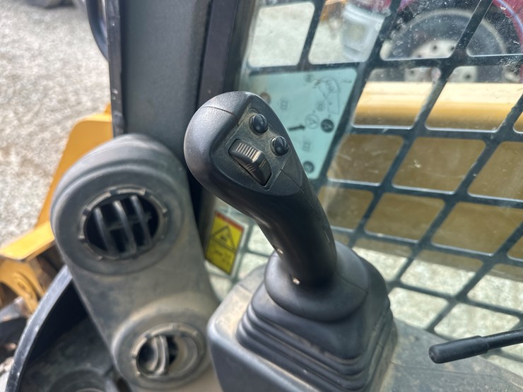 2019-caterpillar-259d3-image-34