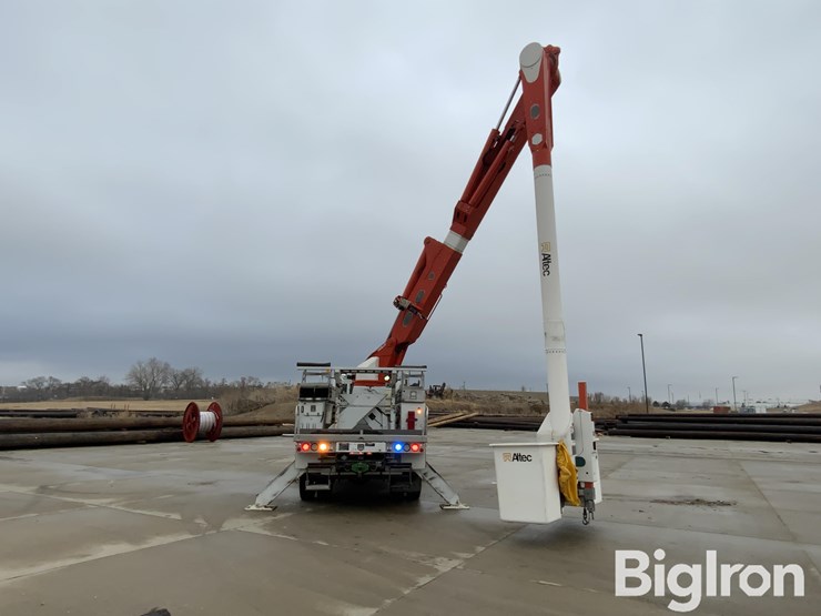 2016-freightliner-m2-106-image-6