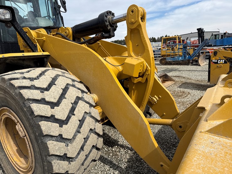 caterpillar-972-image-23