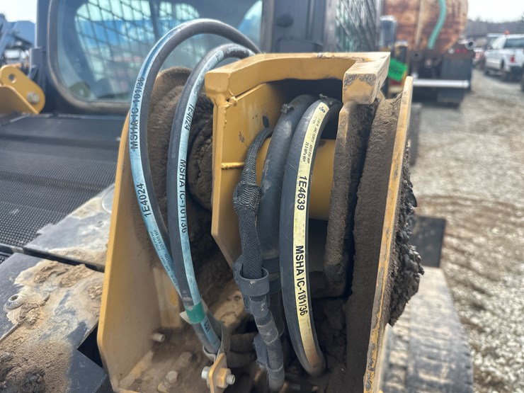 2019-caterpillar-239d-image-14