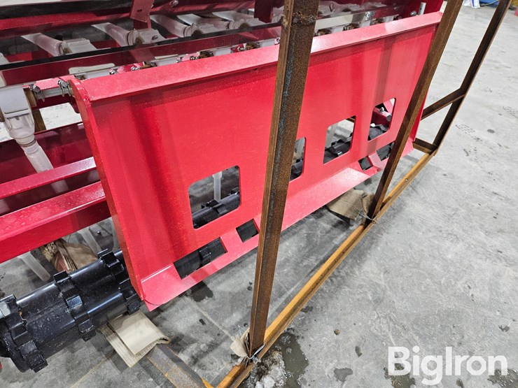 2025-massey-ferguson-730-image-11