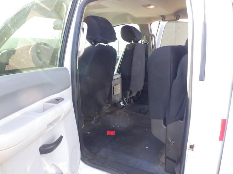 2013-chevrolet-3500hd-image-7