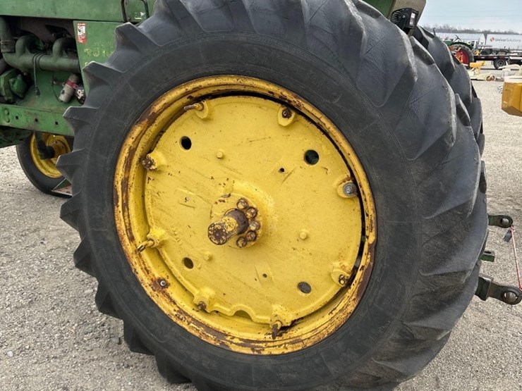 john-deere-4010-image-11