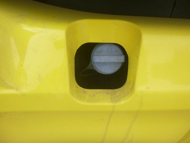 2024-peterbilt-579-image-33