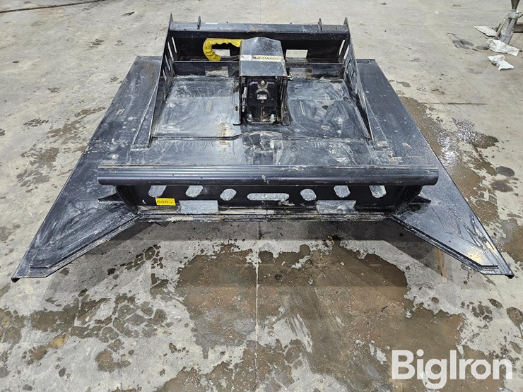 2025-massey-ferguson-730-image-2