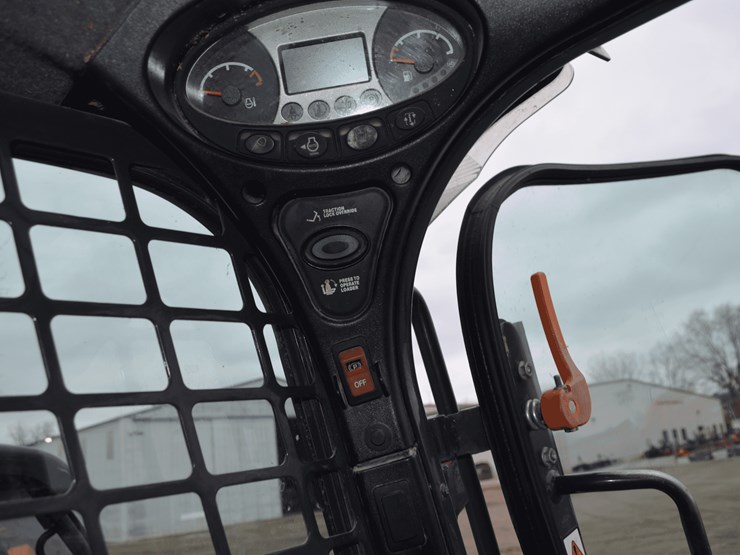2017-bobcat-s740-image-15