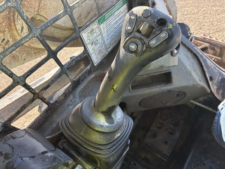 2017-bobcat-s570-image-21