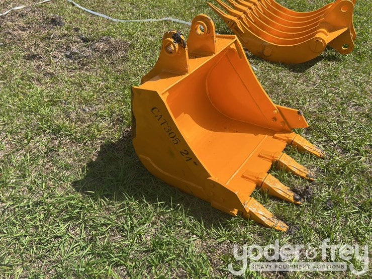 2026-caterpillar-305-image-1