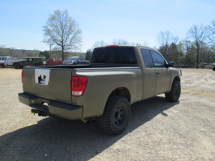 2004-nissan-titan-image-3