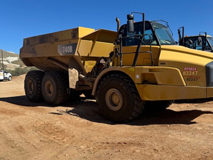 2012-caterpillar-740b-image-10