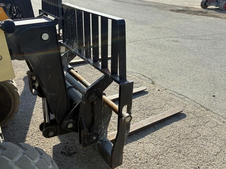 2015-jlg-g5-18a-image-8