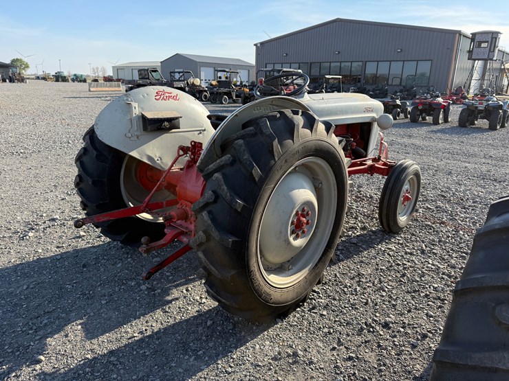ford-tractor-image-3