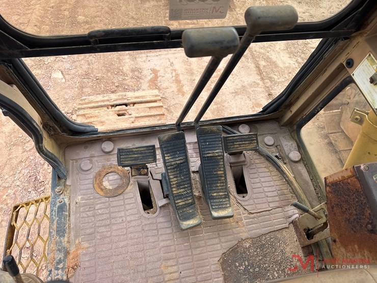 caterpillar-e120b-image-22