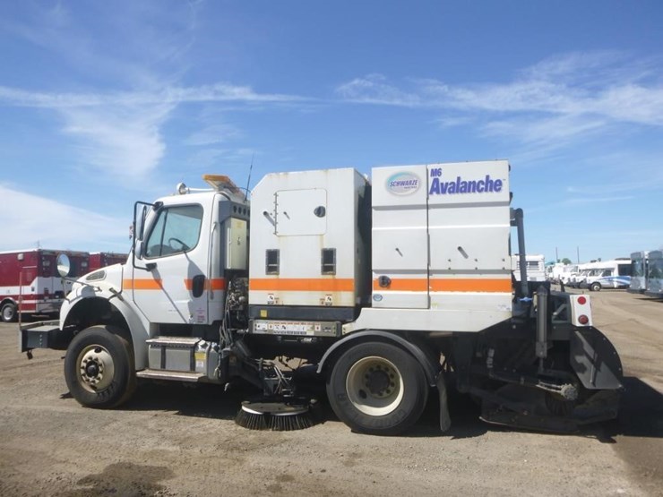 2017-freightliner-m2-106-image-5