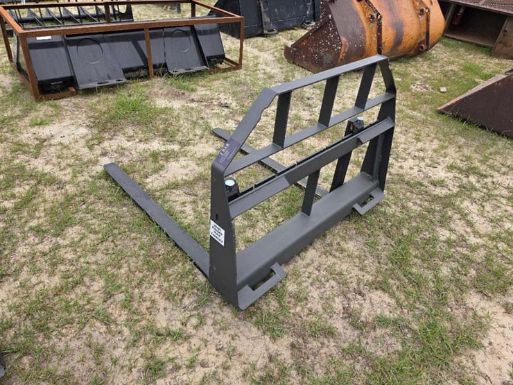 --skid-steer-pallet-fork-image-2