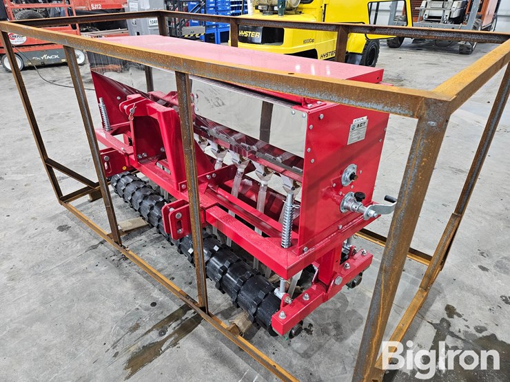 2025-massey-ferguson-730-image-1