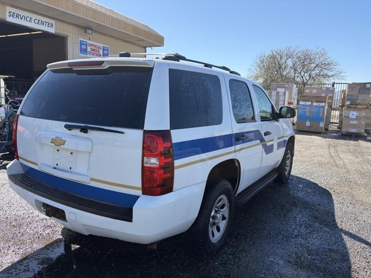 2013-chevrolet-tahoe-image-3