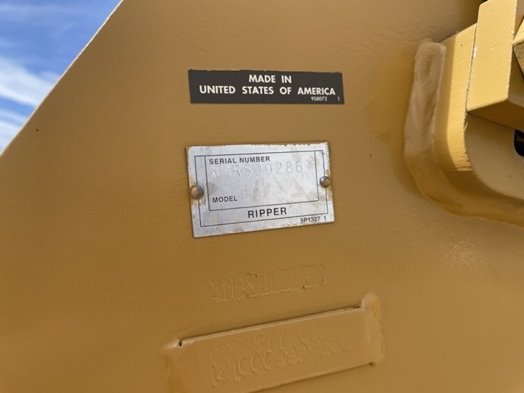 2015-caterpillar-d8t-image-37