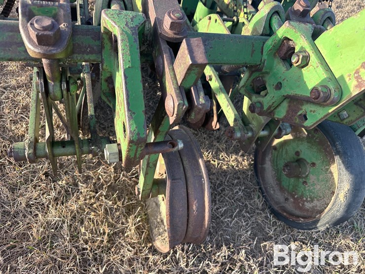 john-deere-24-image-13