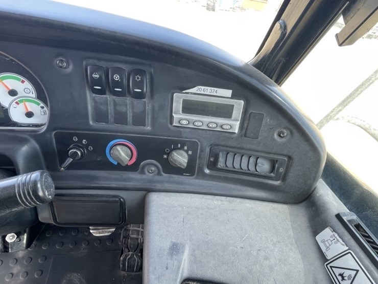 caterpillar-730-image-23