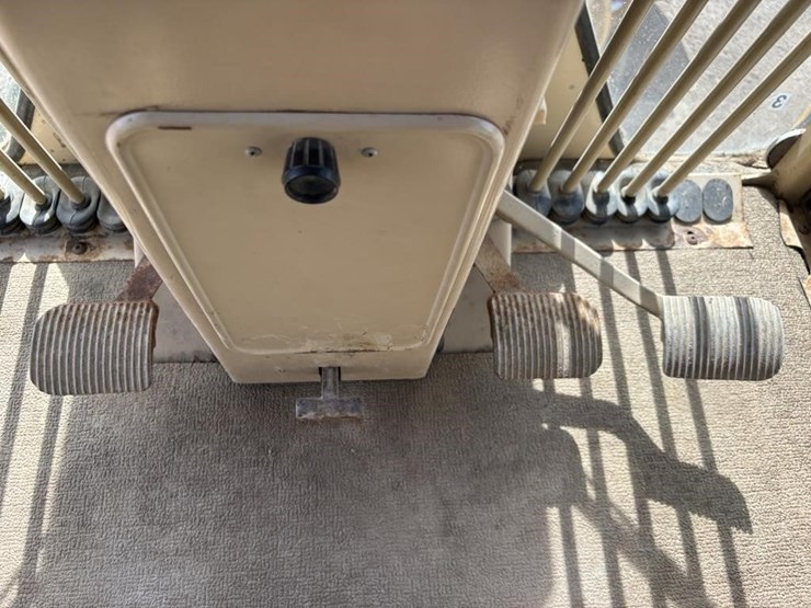 2006-caterpillar-143h-image-57