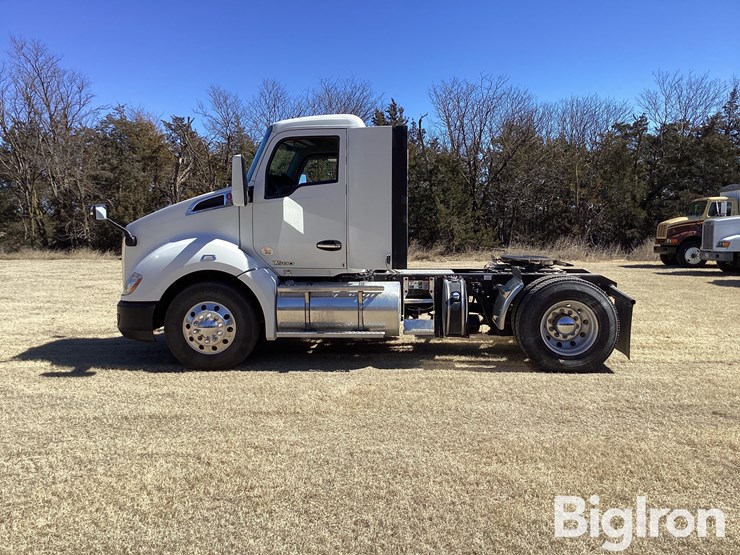 2019-kenworth-t680-image-8