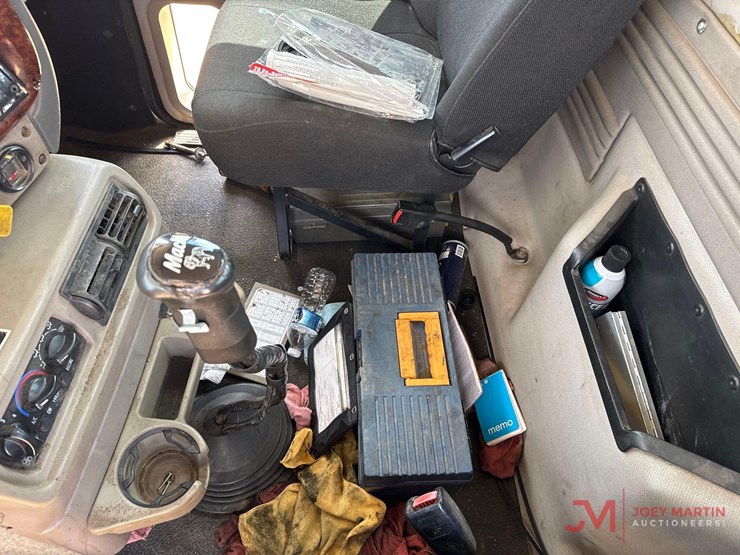 2001-mack-ch613-image-29