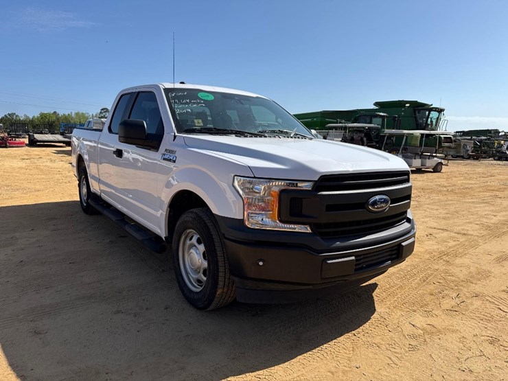 2019-ford-f150-xl-image-1