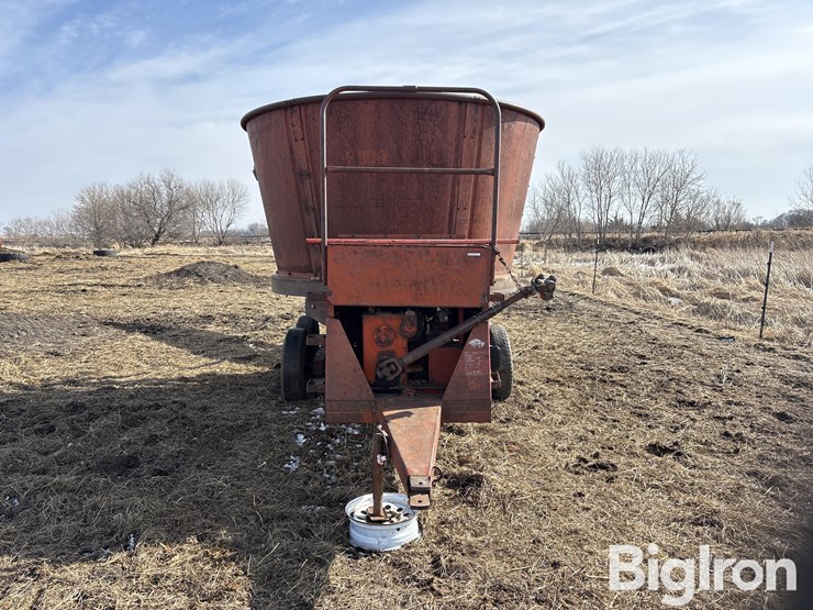 farmhand-900a-tub-grinder-image-2