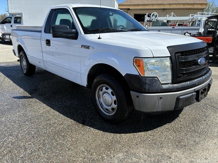 2014-ford-f150-xl-image-2