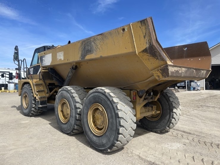 caterpillar-730-image-3