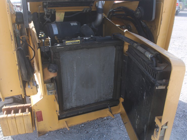 john-deere-325-image-21