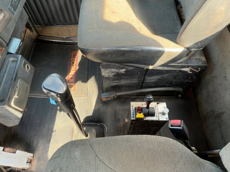 2001-kenworth-t800-image-29