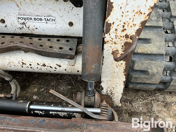 2004-bobcat-t300-image-16